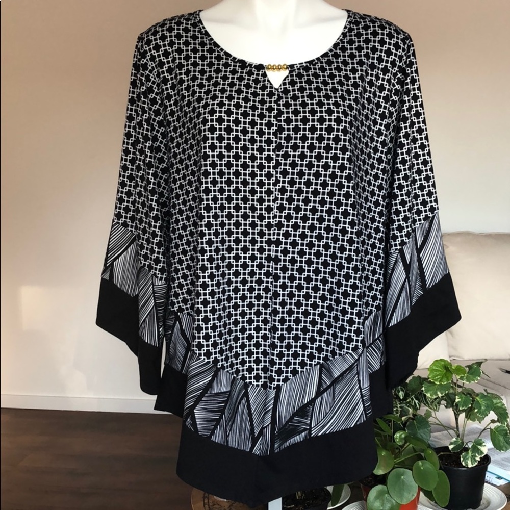Black and white comfy top. 2X